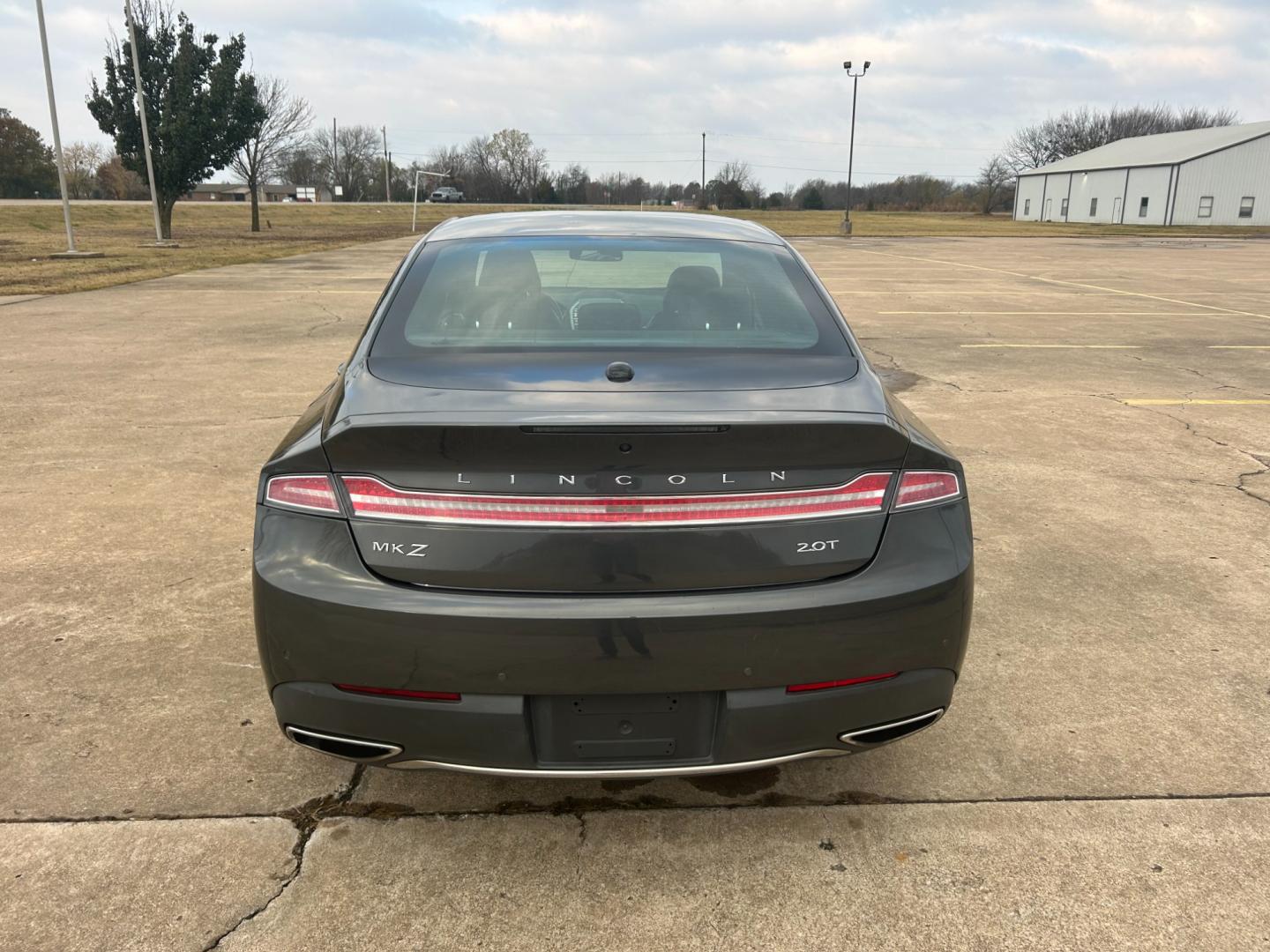 2017 GRAY Lincoln MKZ Select FWD (3LN6L5C98HR) with an 2.0L L4 DOHC 16V engine, 6A transmission, located at 17760 Hwy 62, Morris, OK, 74445, (918) 733-4887, 35.609104, -95.877060 - 2017 LINCOLN MKZ SELECT FWD 2.0L FEATURES POWER SEATS, POWER MIRRORS, POWER WINDOWS, POWER LOCKS, AM/FM STEREO, SIRIUS XM, BLUETOOTH, CD PLAYER, NAVIGATION, LEATHER SEATS, HEATED SEATS, DUAL CLIMATE CONTROL, BACKUP CAMERA, SUNROOF, MULTI-FUNCTIONING STEERING WHEEL CONTROLS, CRUISE CONTROL, TRACTION - Photo#5